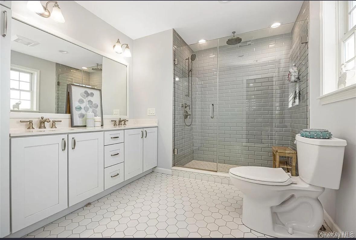 718 Guy Lombardo Avenue – For Sale photo 24