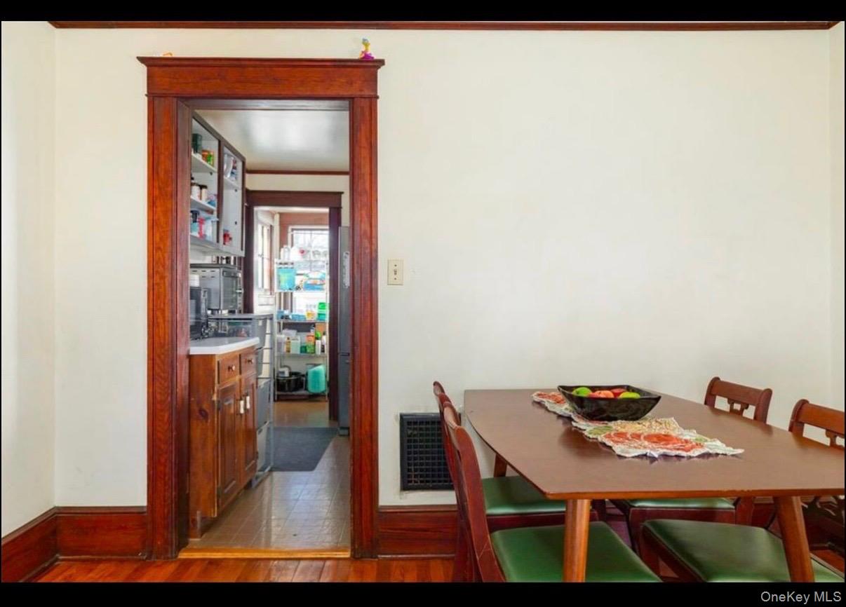 10 Oakwood Boulevard – For Sale photo 7