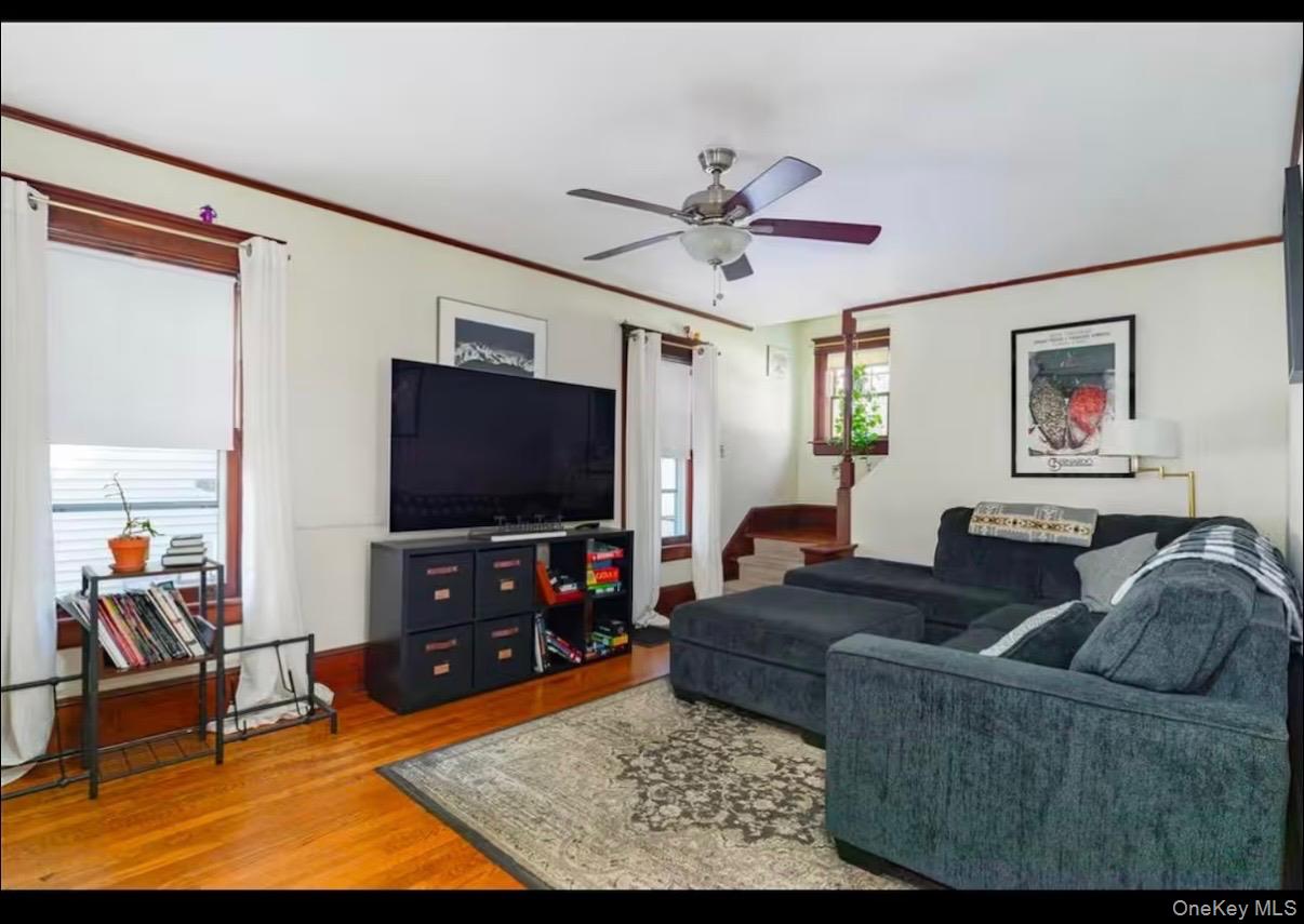 10 Oakwood Boulevard – For Sale photo 3