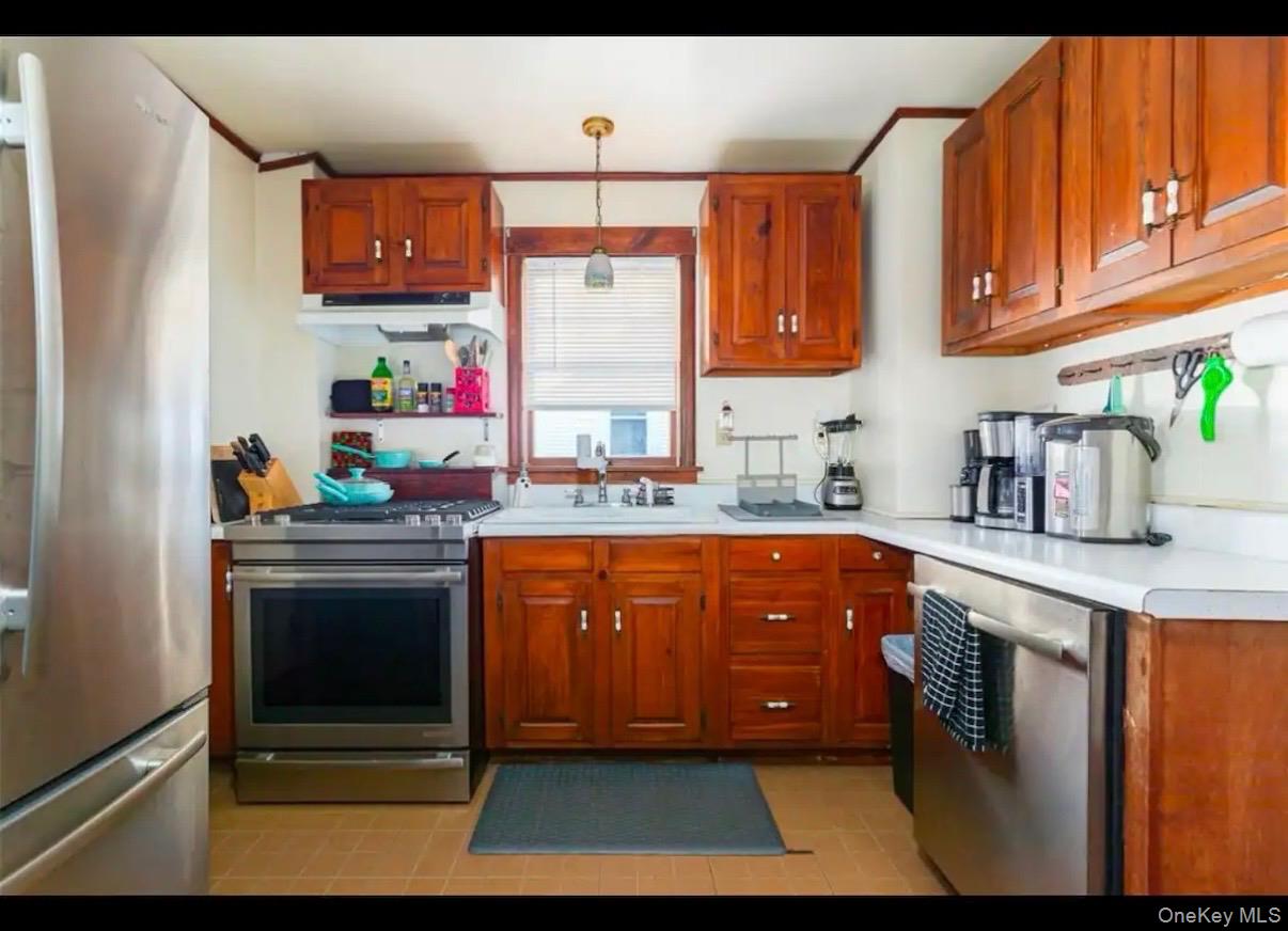 10 Oakwood Boulevard – For Sale photo 4