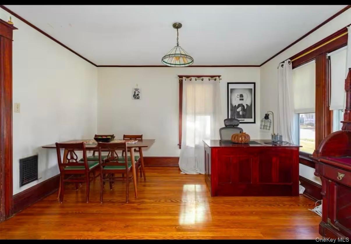 10 Oakwood Boulevard – For Sale photo 8