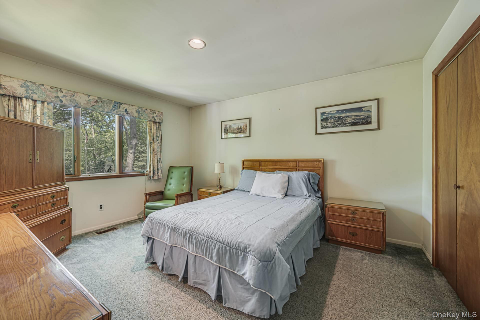 10 Debbie Trail – For Sale photo 16