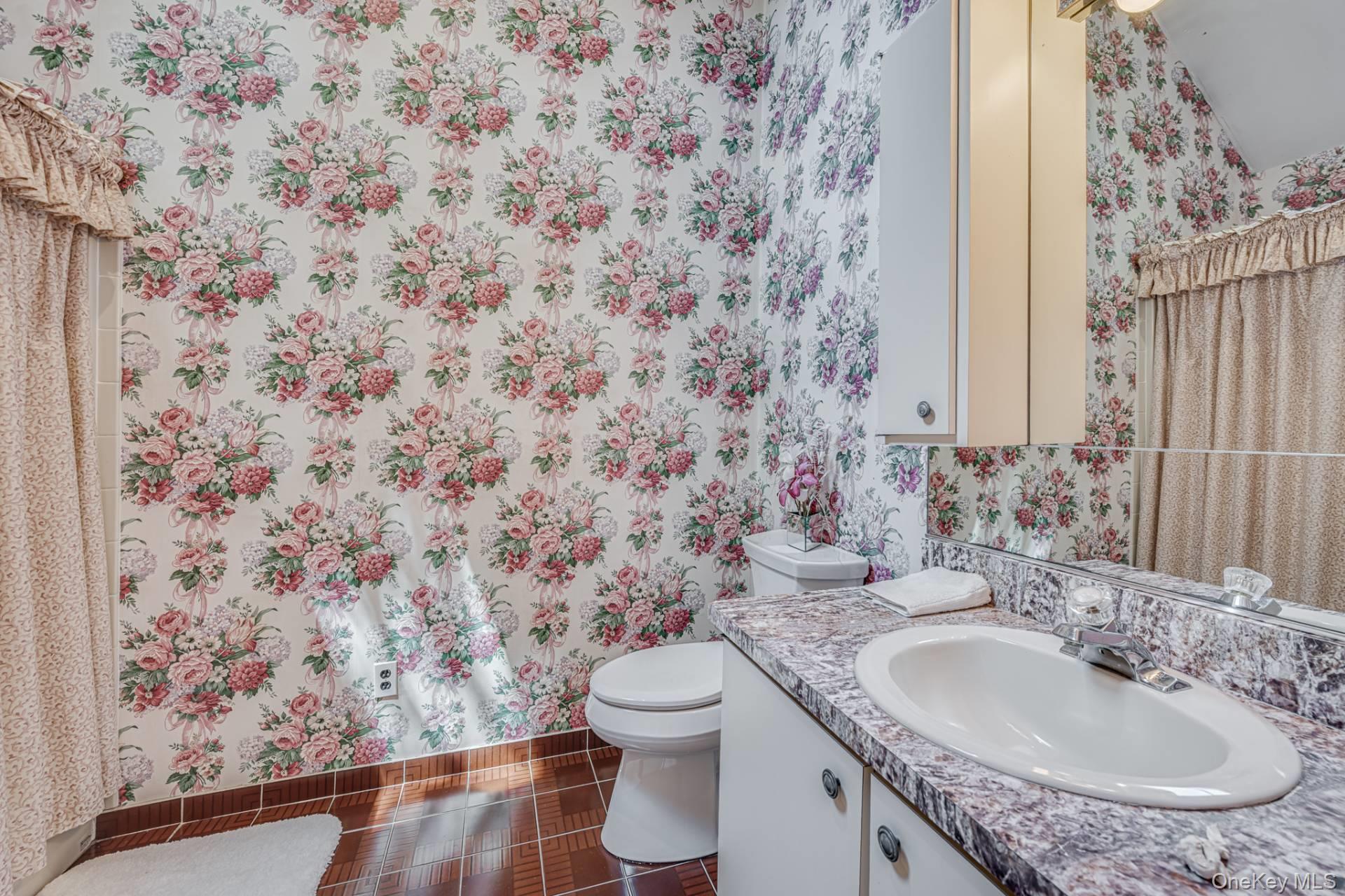 10 Debbie Trail – For Sale photo 14