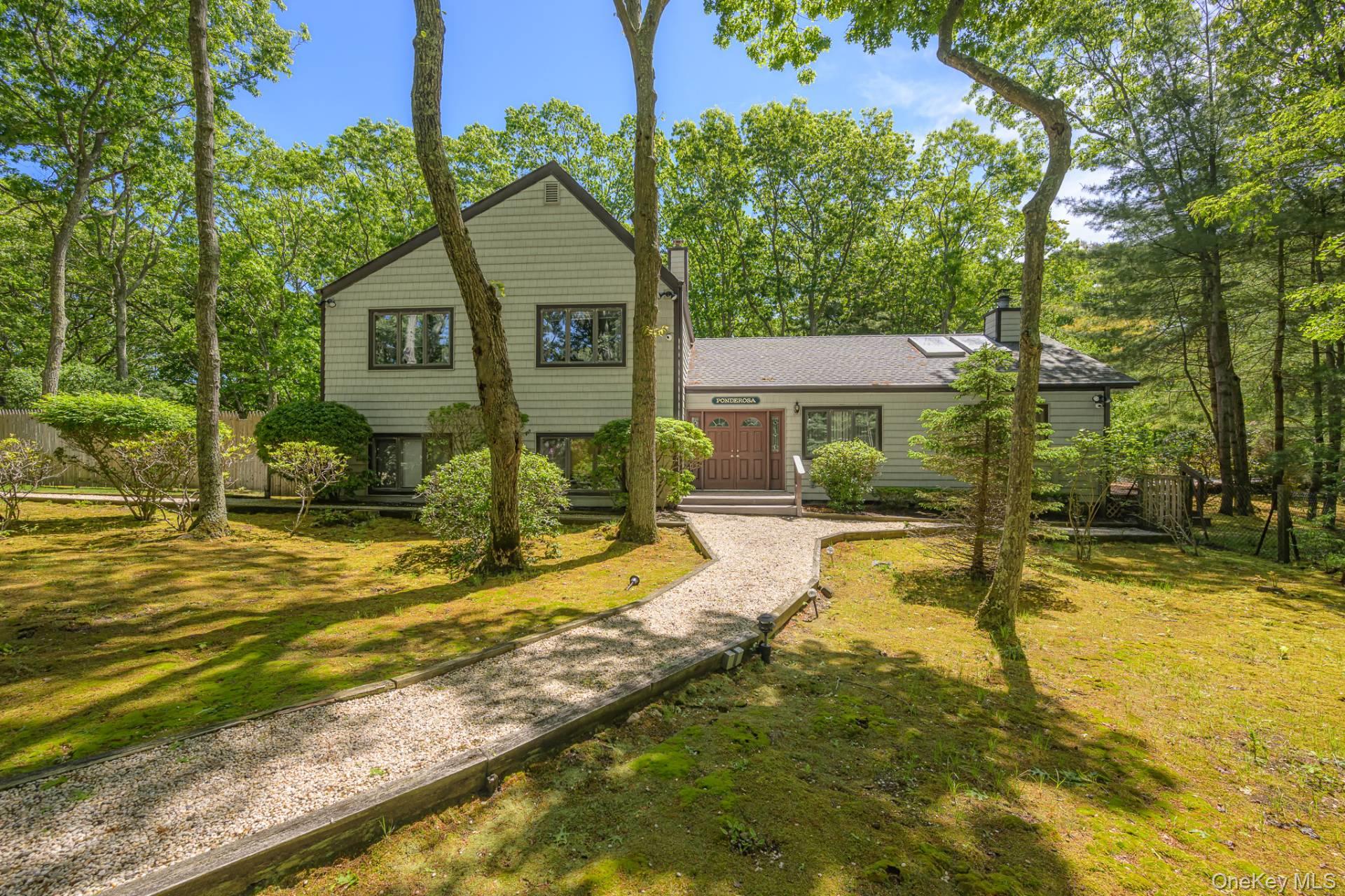 10 Debbie Trail – For Sale