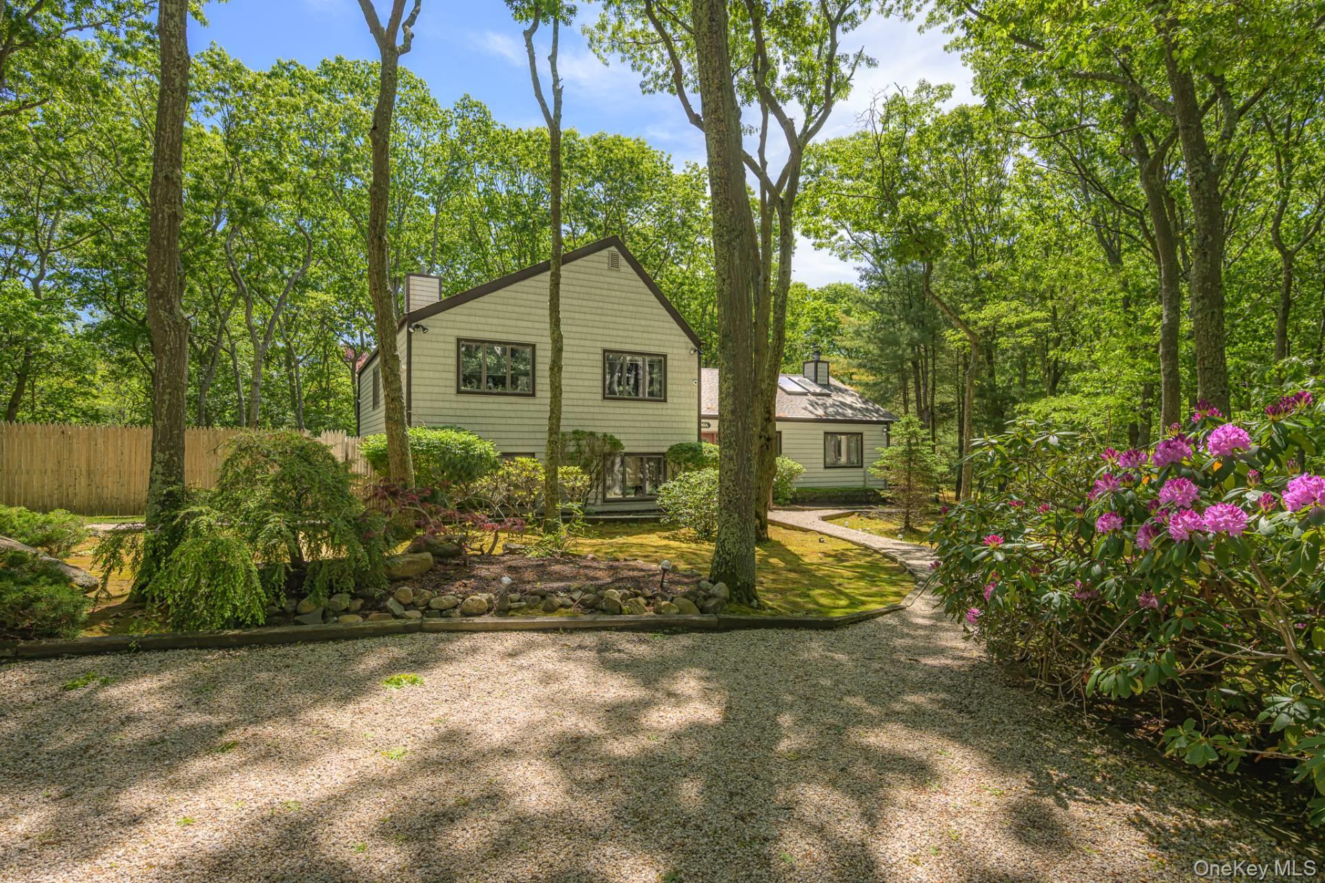 10 Debbie Trail – For Sale photo 2