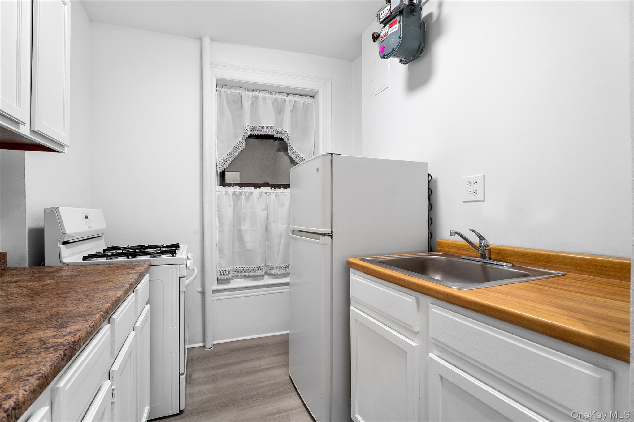 246 E 51st Street, Unit 8 photo 3