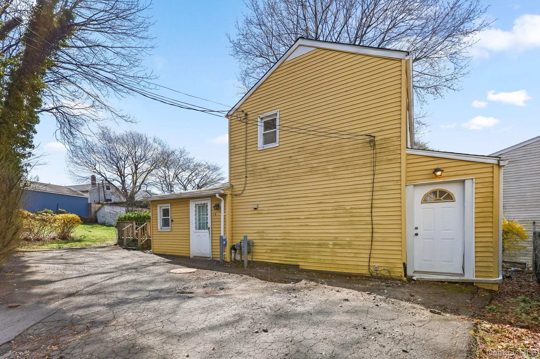 15 Henry Street – For Sale photo 3