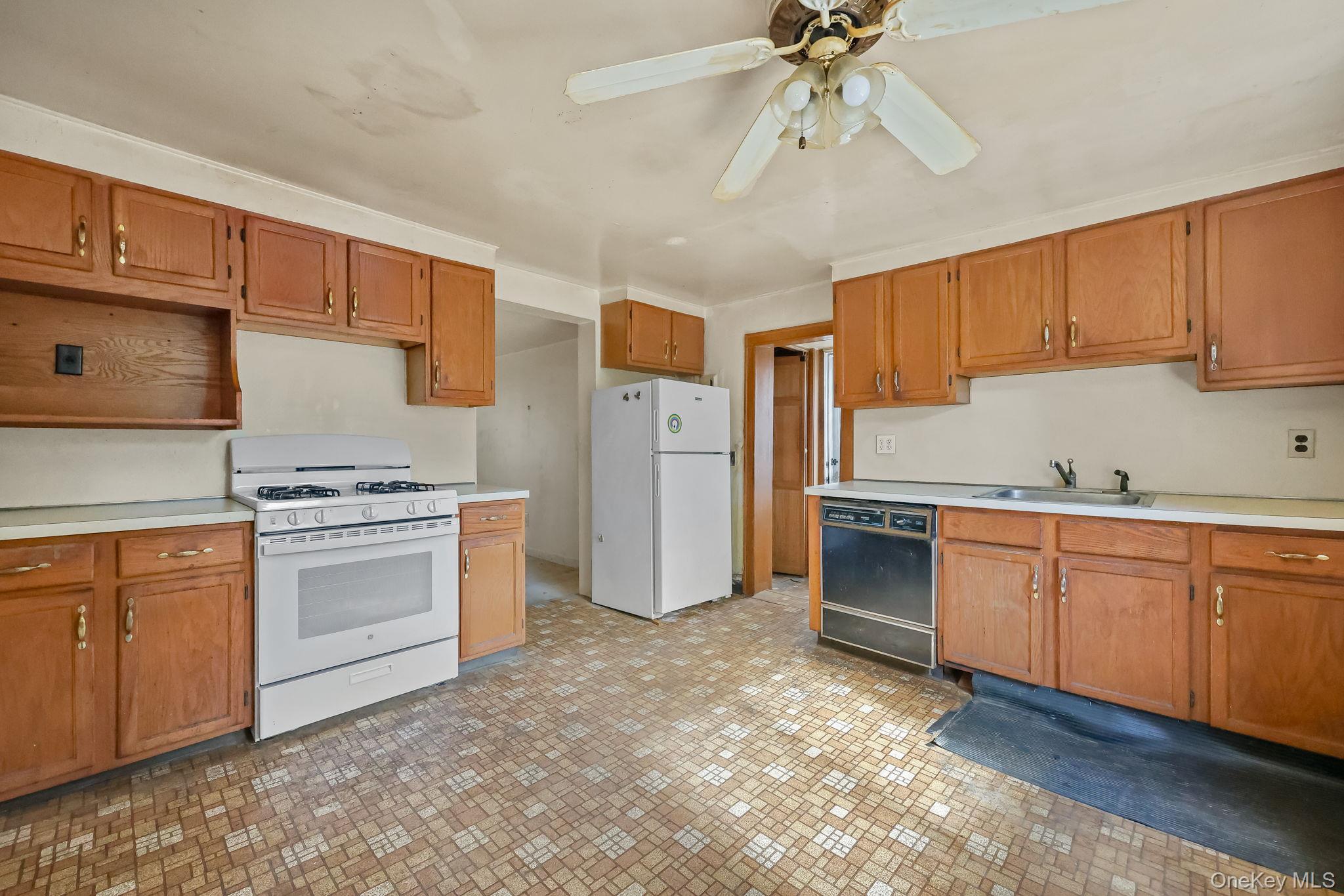 15 Henry Street – For Sale photo 10