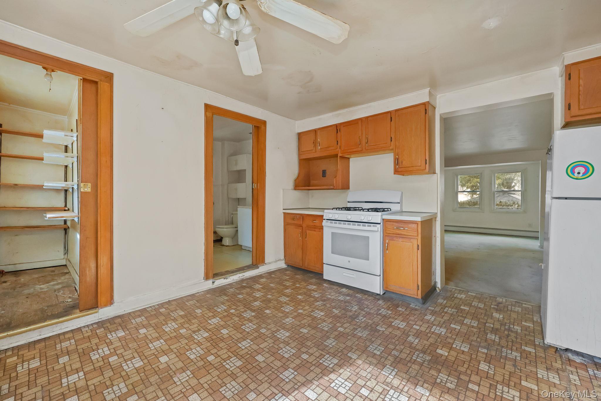 15 Henry Street – For Sale photo 11