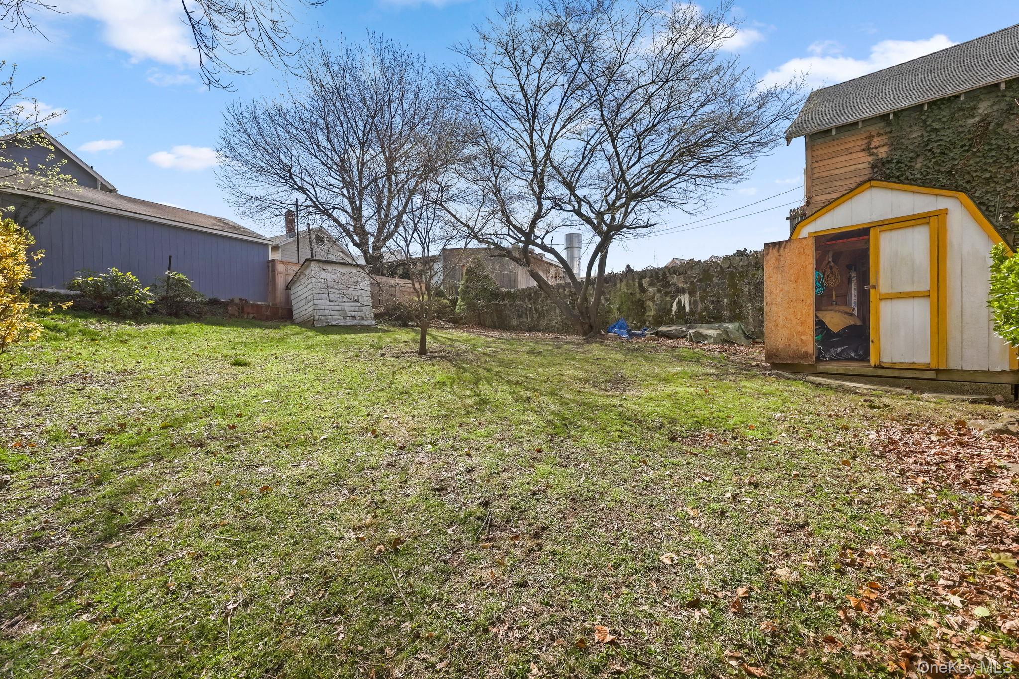 15 Henry Street – For Sale photo 2