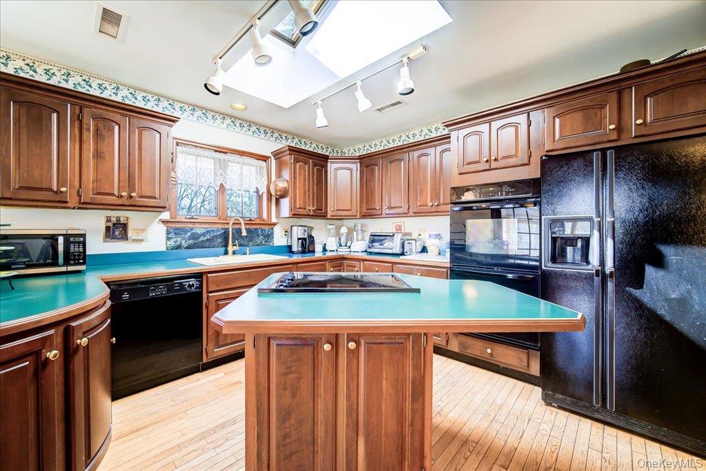 650 Netherwood Road – For Sale photo 17