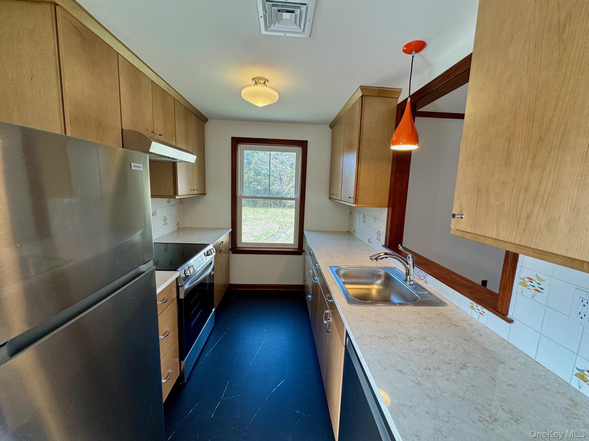 34 Union Avenue – For Rent photo 5