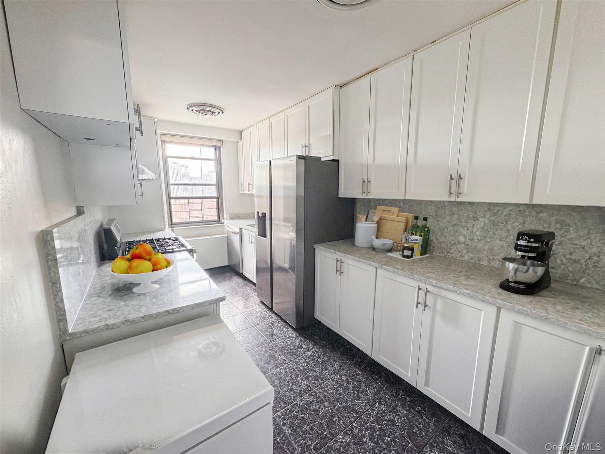 61-20 Grand Central Parkway, Unit A901 photo 4