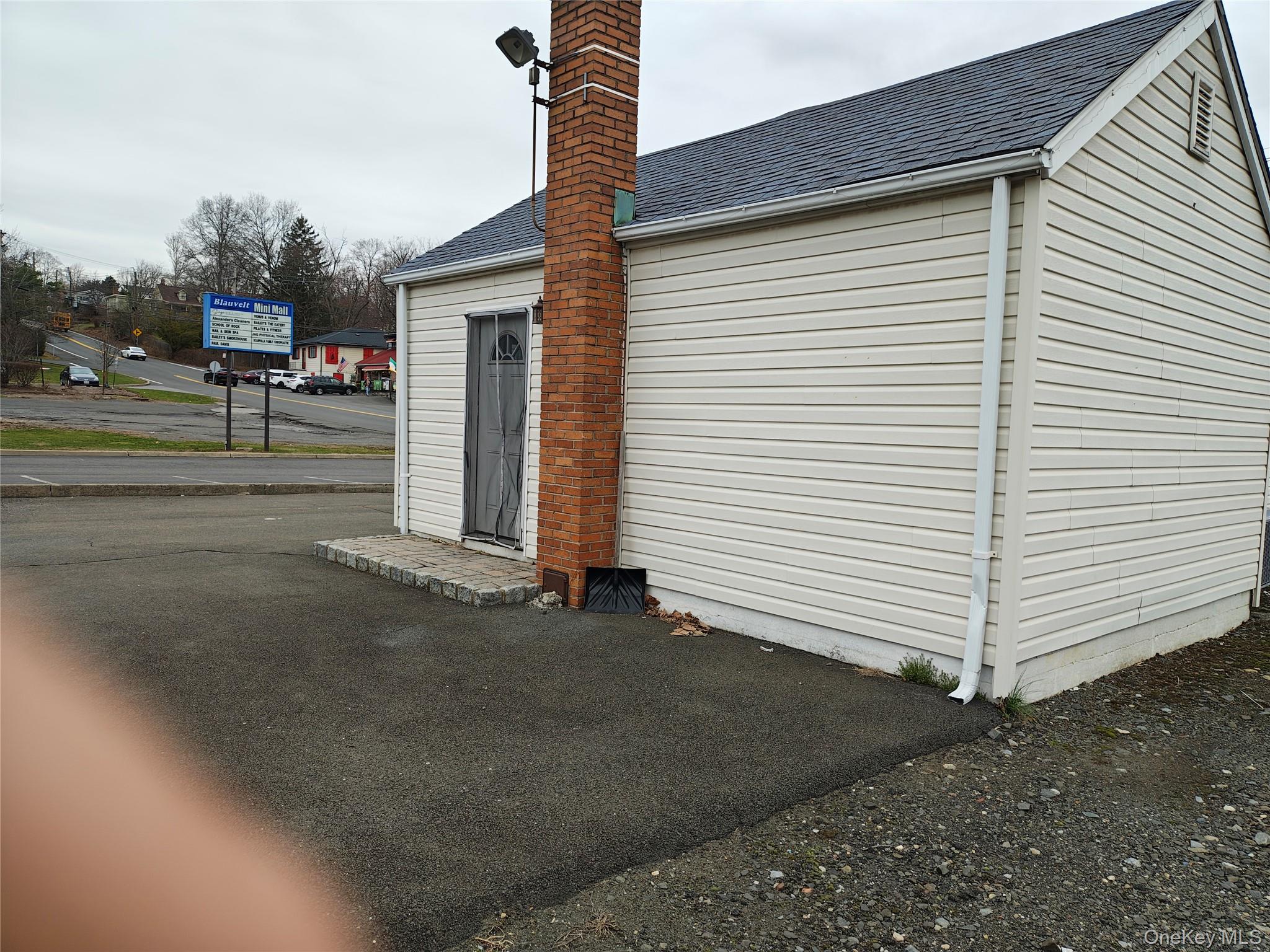 225 E Erie Street – For Rent photo 5