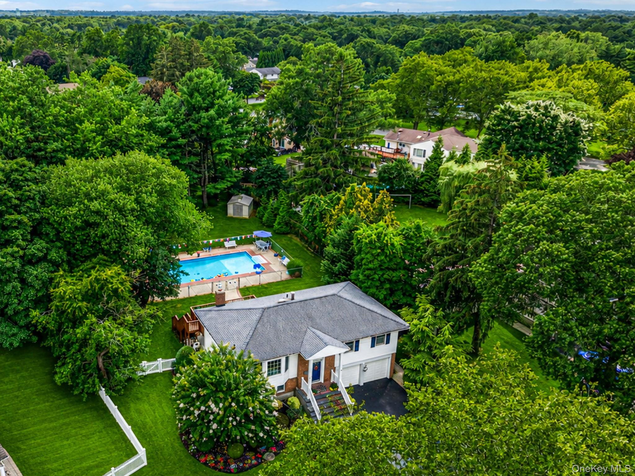 212 Cedrus Avenue – For Sale