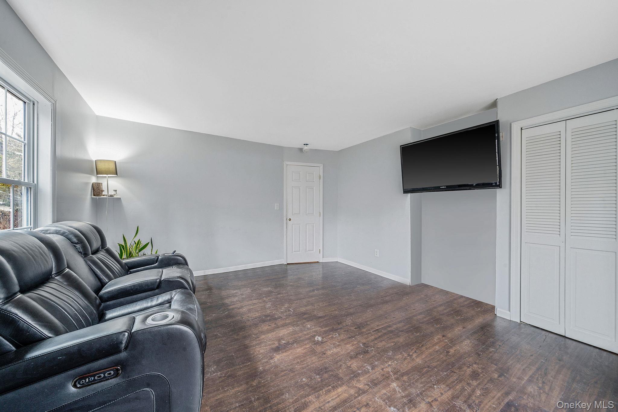 273 N Country Road – For Sale photo 19
