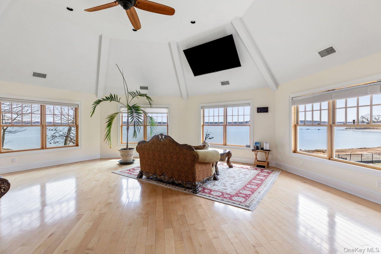 33 Beach Road – For Sale photo 21