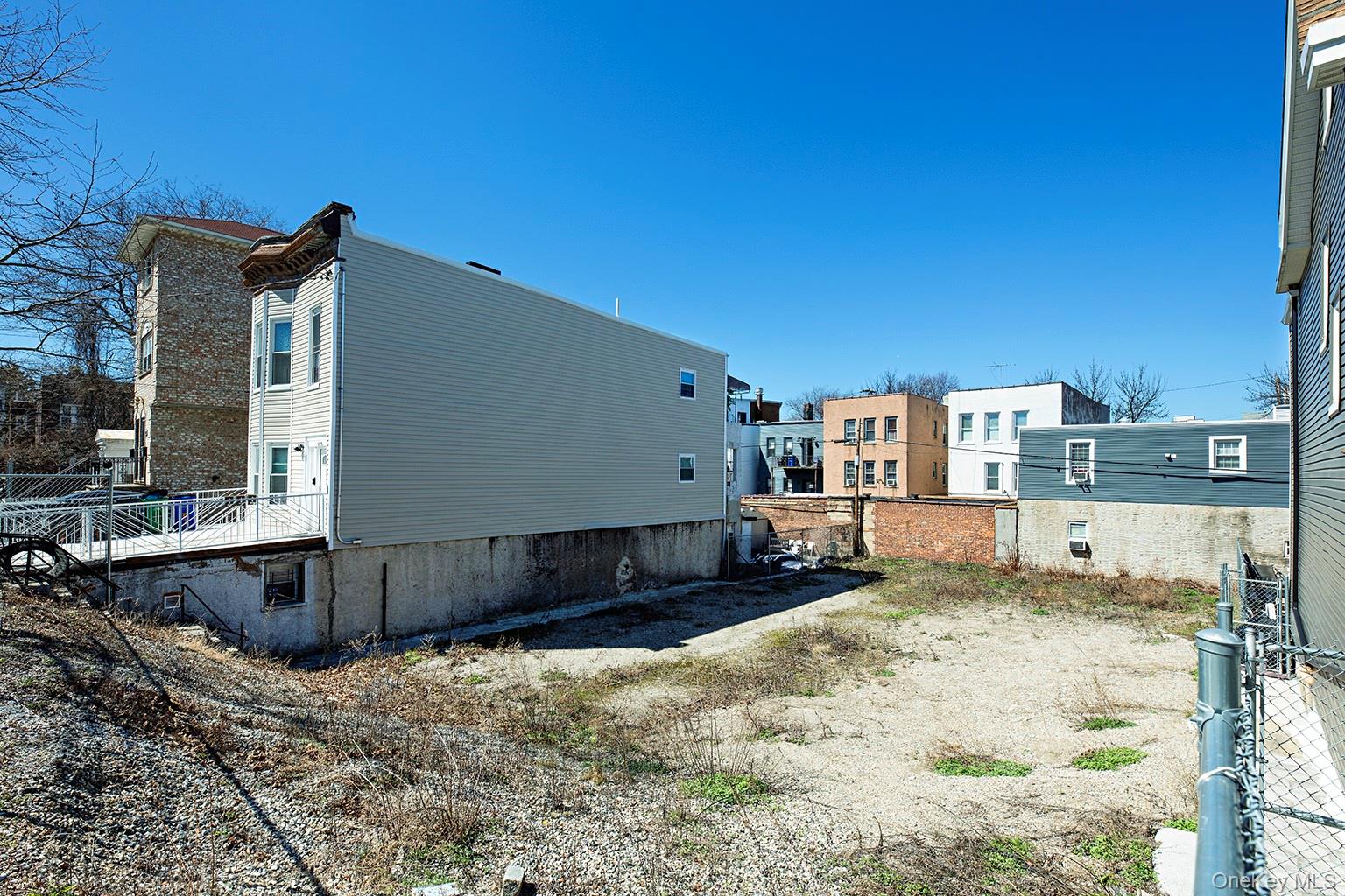 615 Mead Street – For Sale photo 2