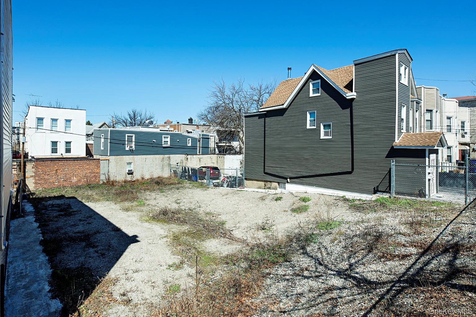 615 Mead Street – For Sale photo 3