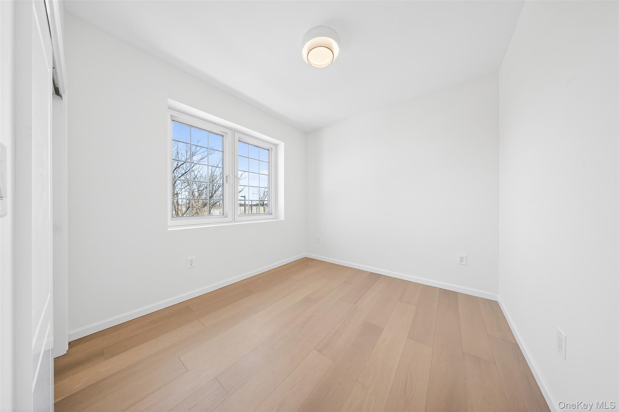 150-17 Hawtree Street – For Sale photo 37