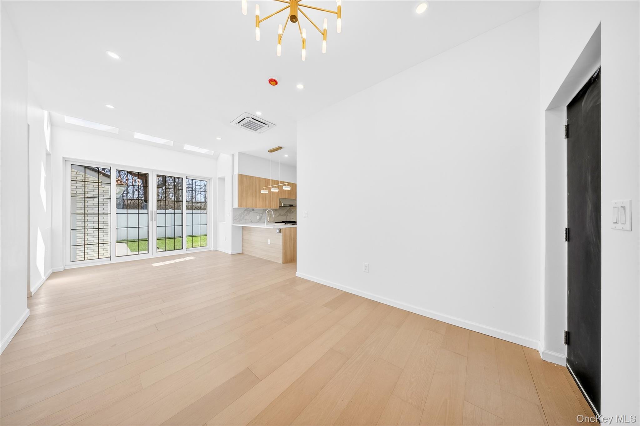 150-17 Hawtree Street – For Sale photo 5