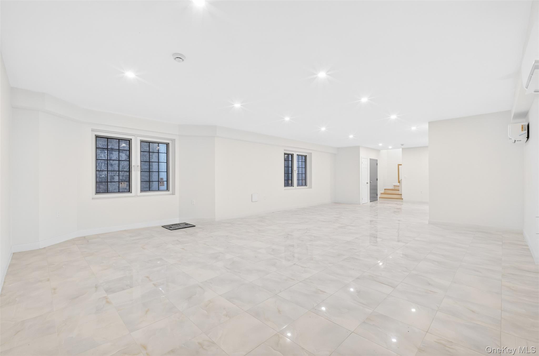 150-17 Hawtree Street – For Sale photo 43