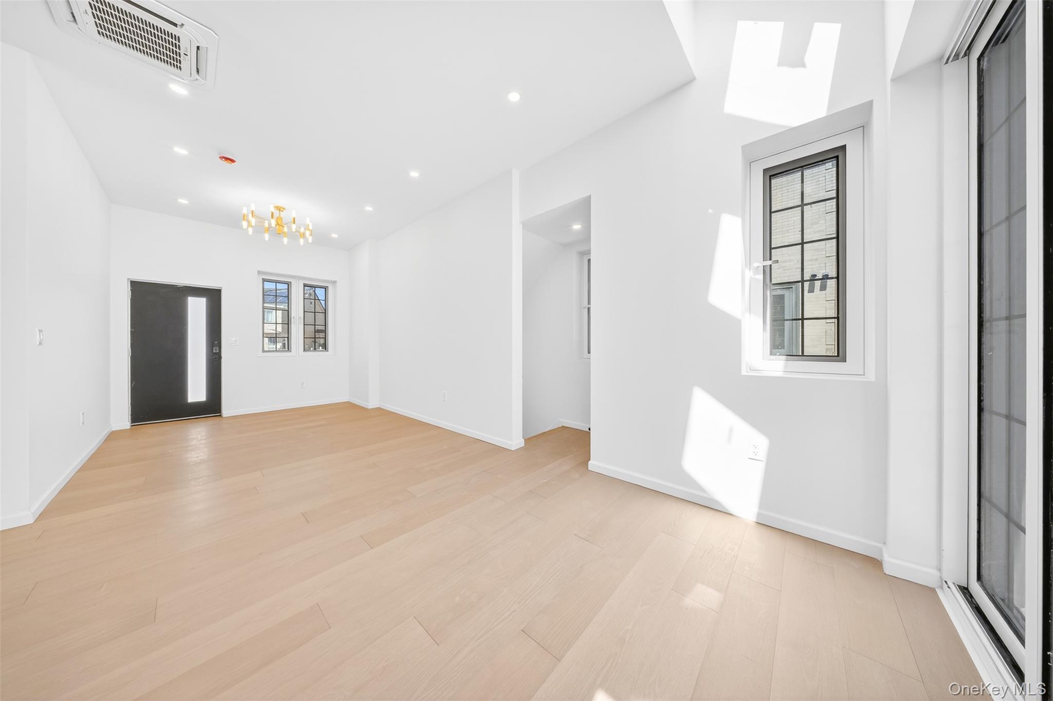 150-17 Hawtree Street – For Sale photo 9