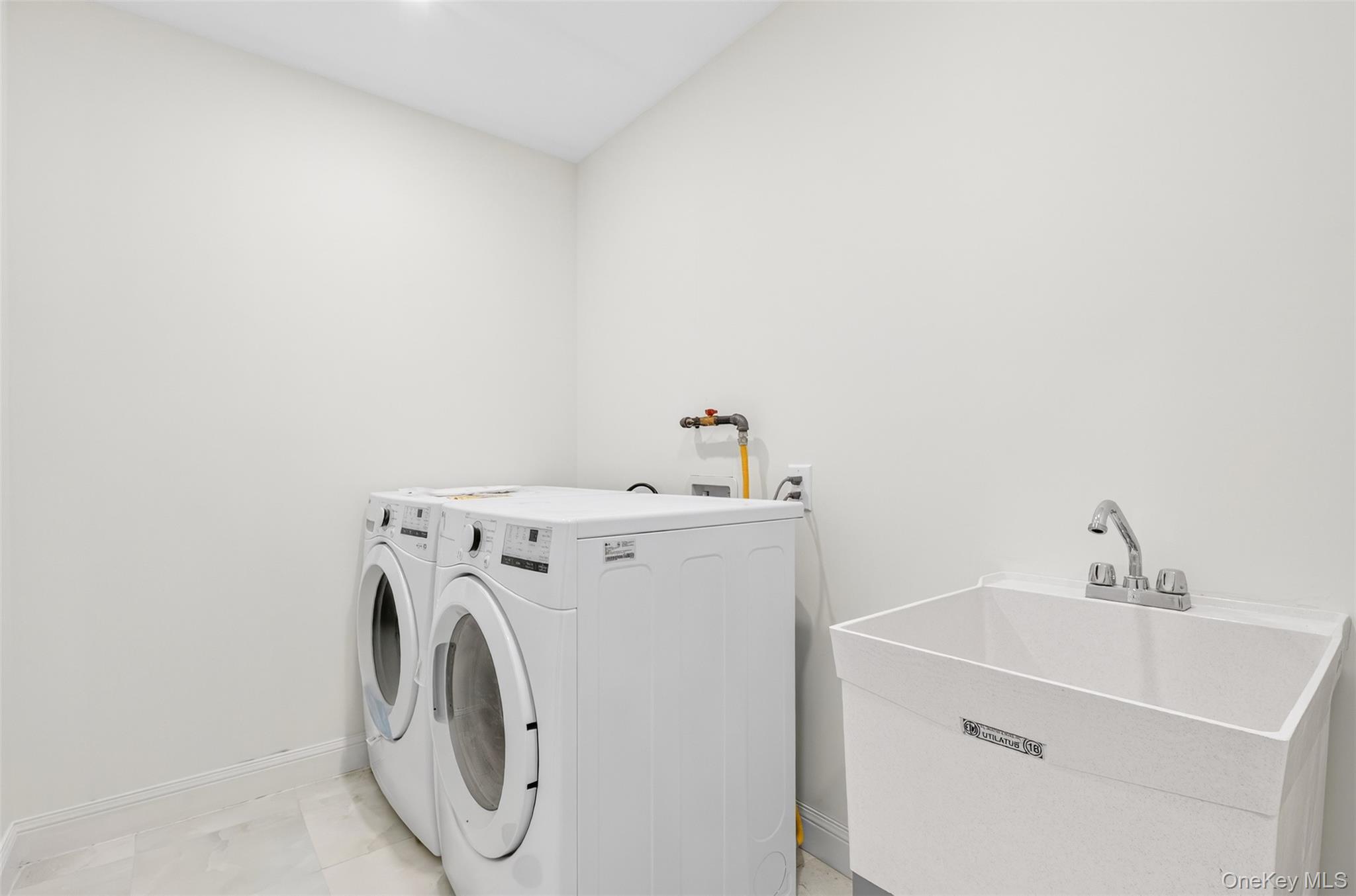150-17 Hawtree Street – For Sale photo 45