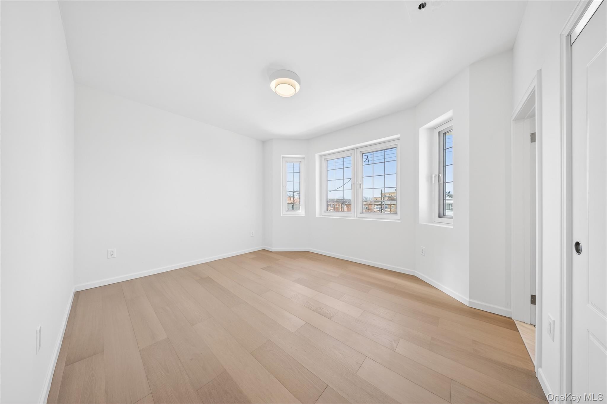 150-17 Hawtree Street – For Sale photo 35