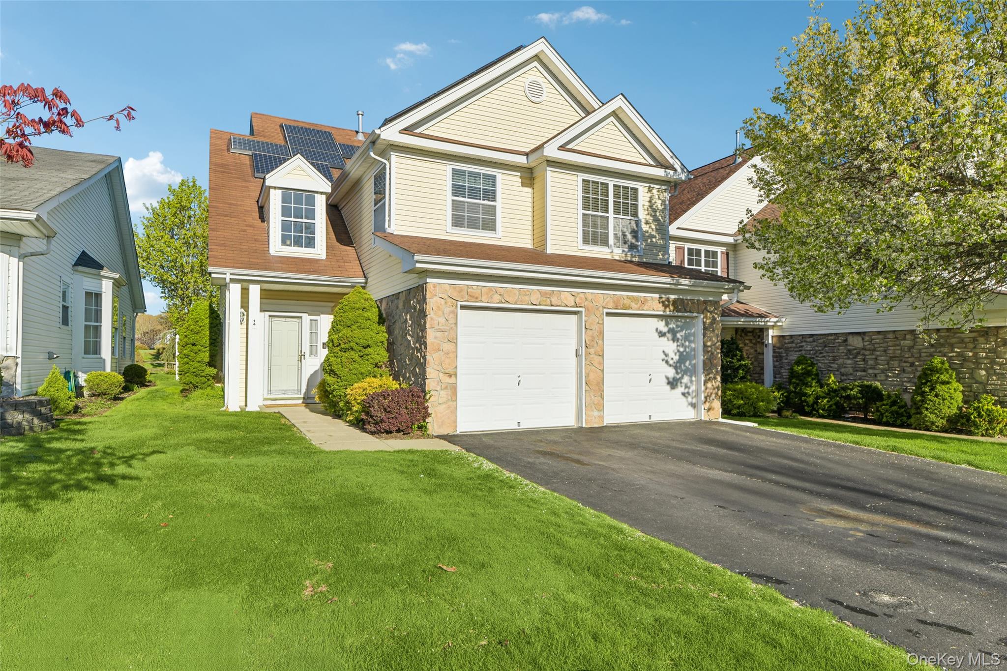 14 Julia Circle, Unit 14