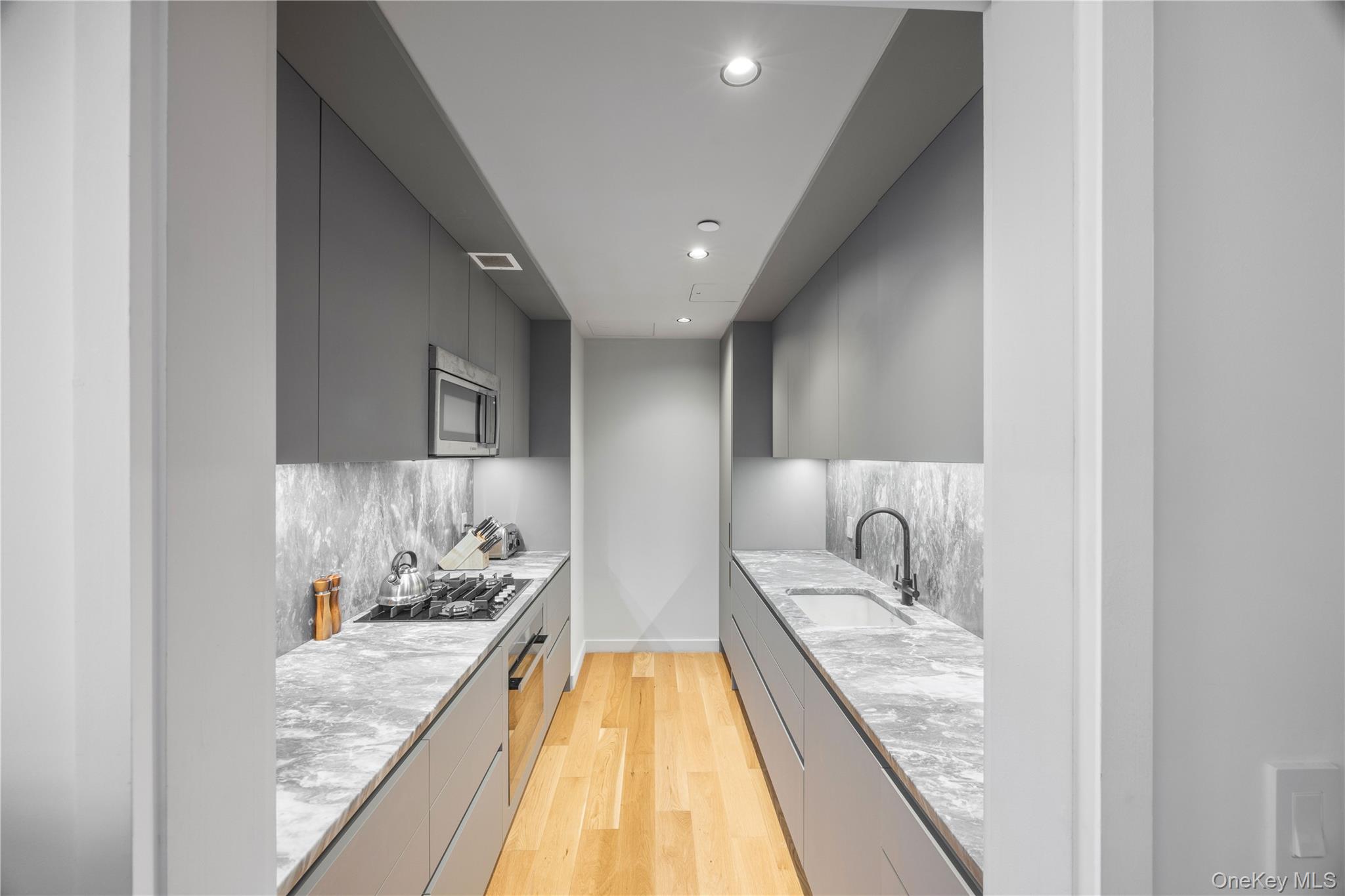 547 W 47th Street, Unit 509 photo 7