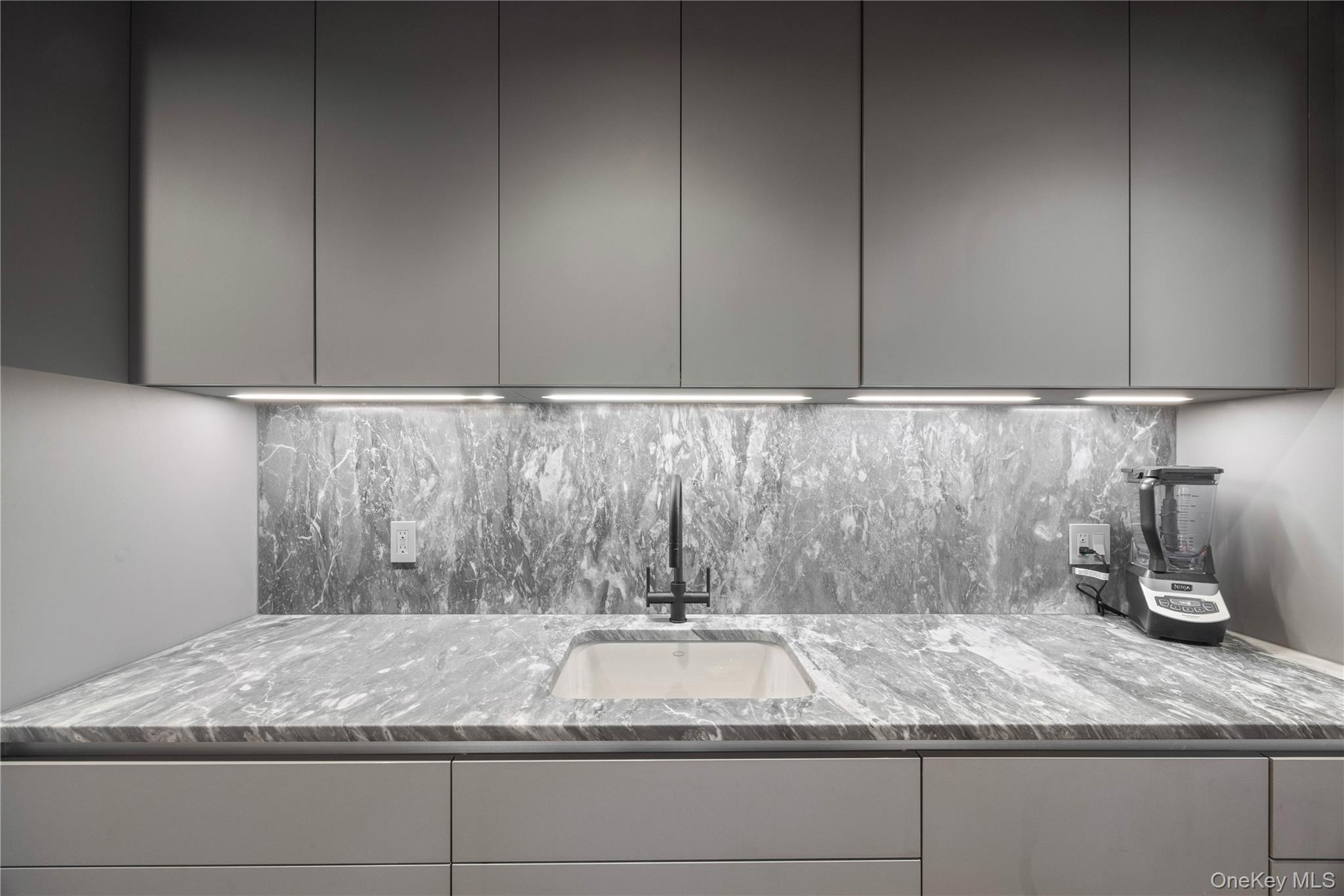 547 W 47th Street, Unit 509 photo 9