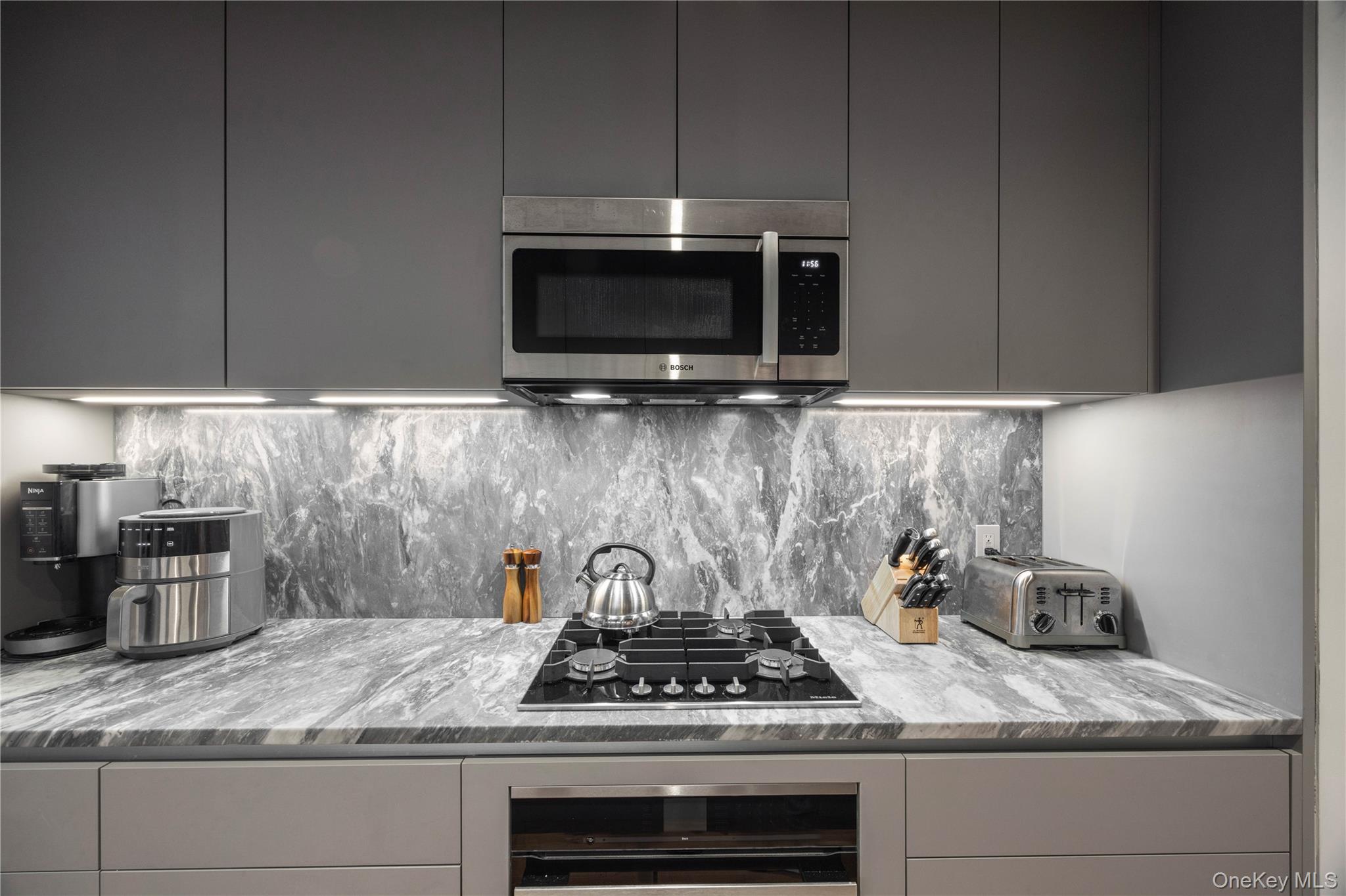 547 W 47th Street, Unit 509 photo 8