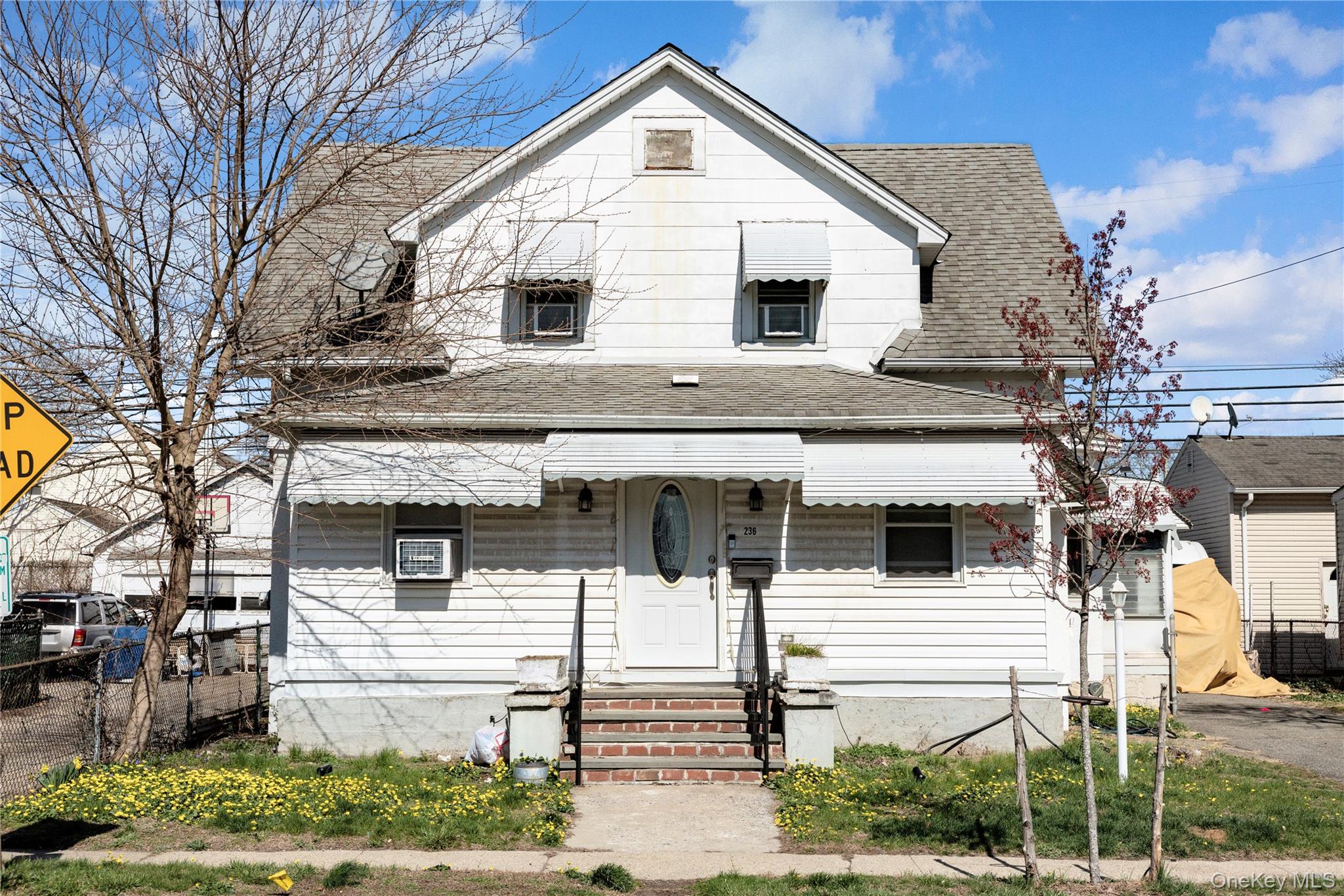 236 Maple Place – For Sale