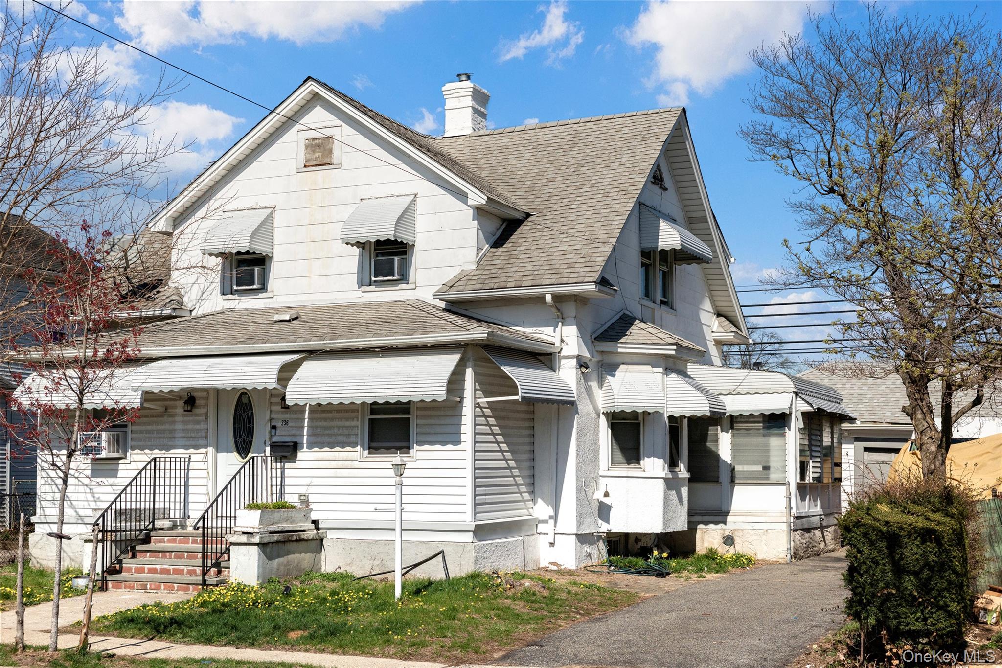 236 Maple Place – For Sale photo 2