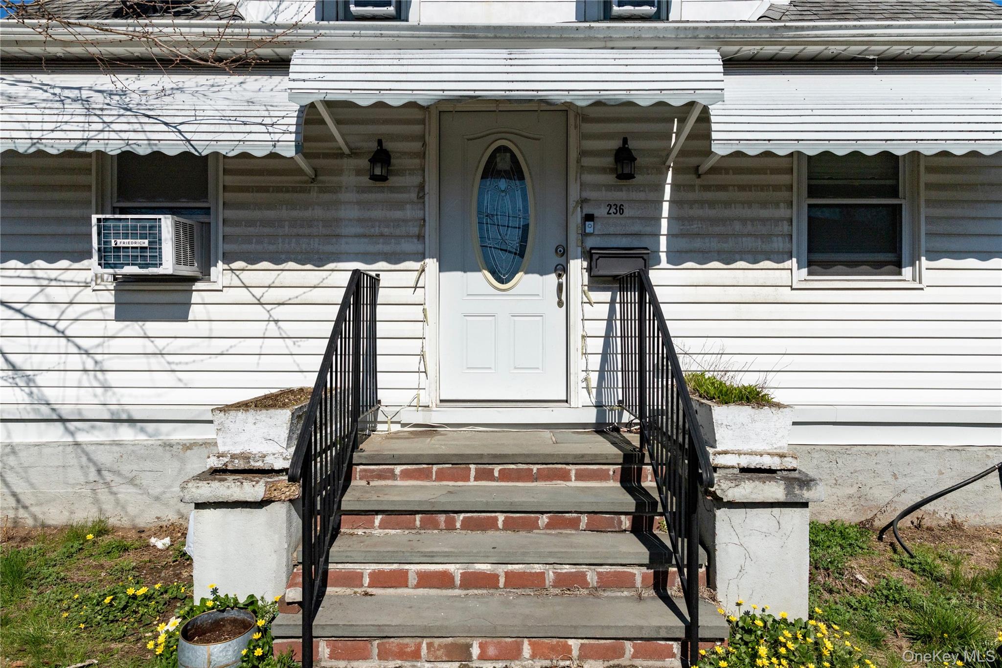 236 Maple Place – For Sale photo 4