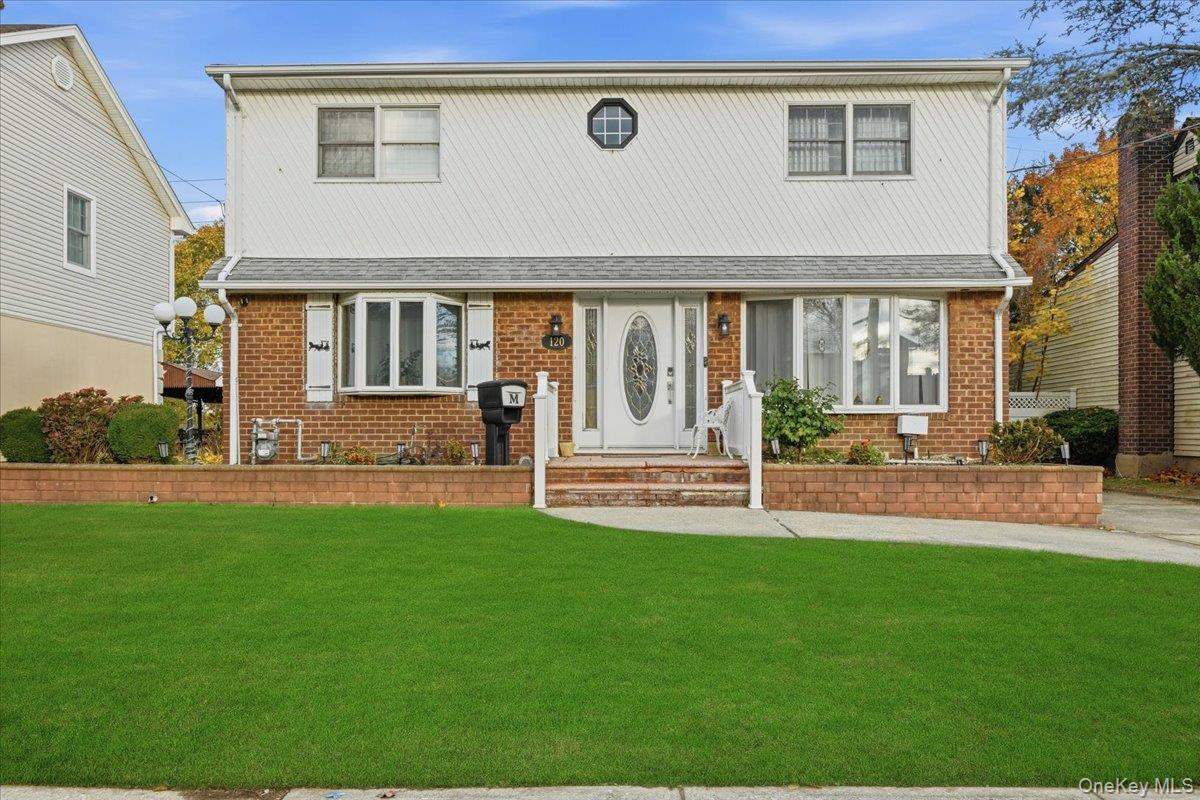120 Bruce Terrace – For Sale