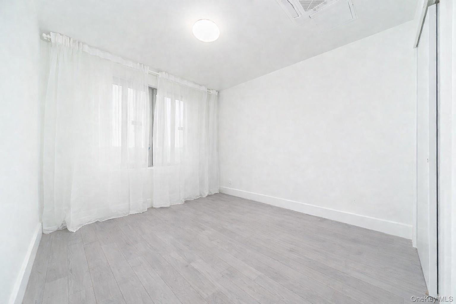 131-19 Fowler Avenue, Unit 4A photo 3