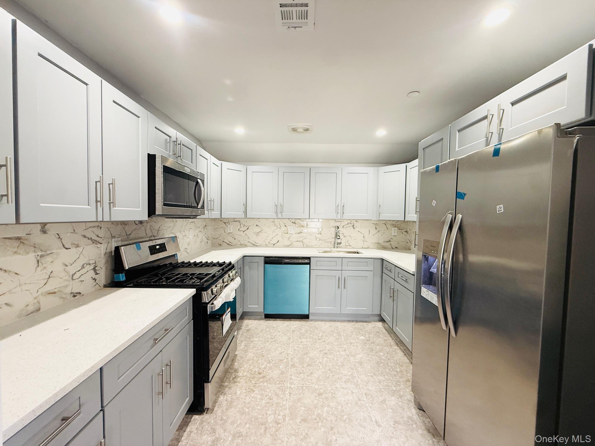 13918 Lakewood Avenue, Unit 2F photo 4