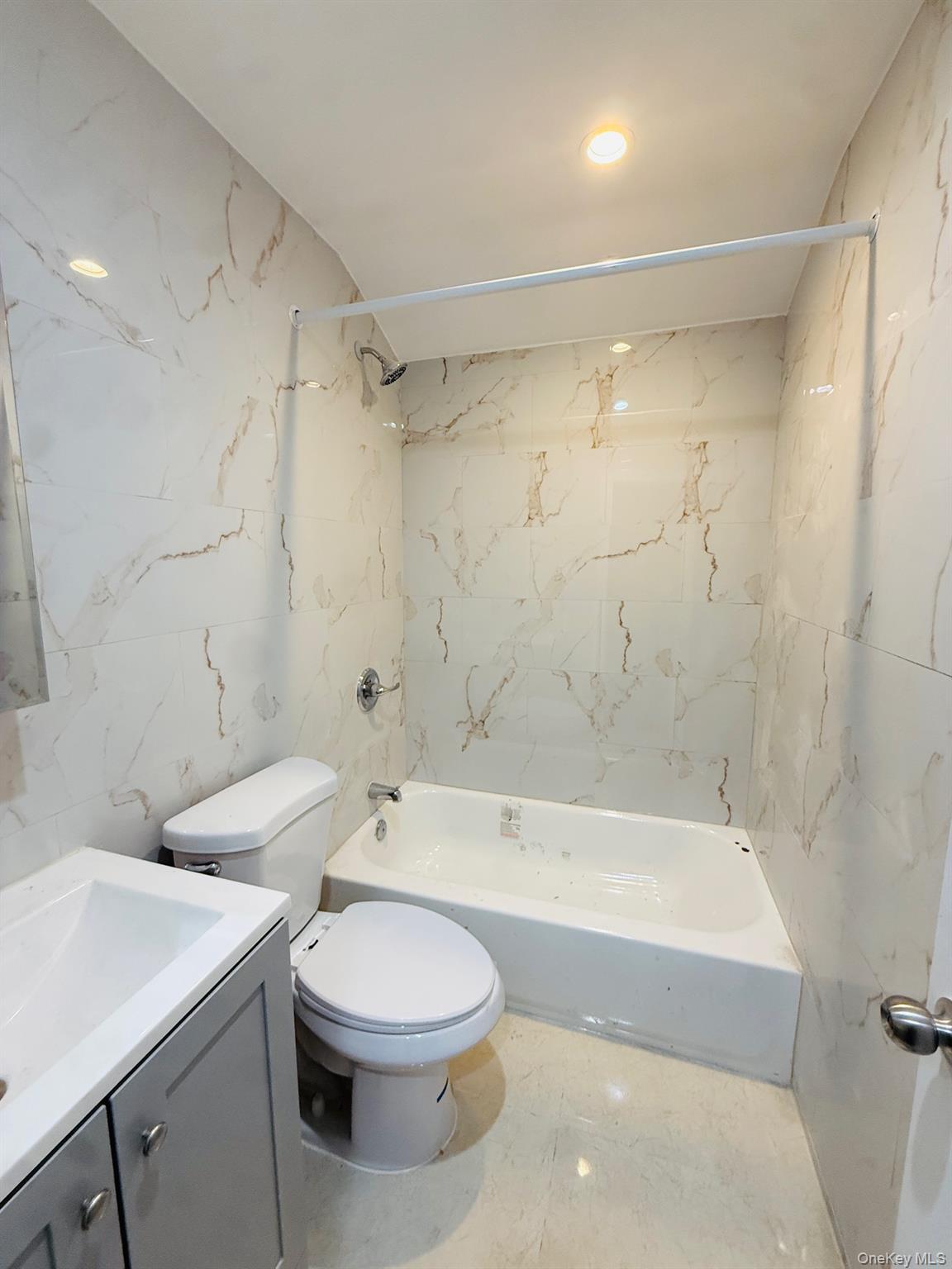 13918 Lakewood Avenue, Unit 2F photo 6