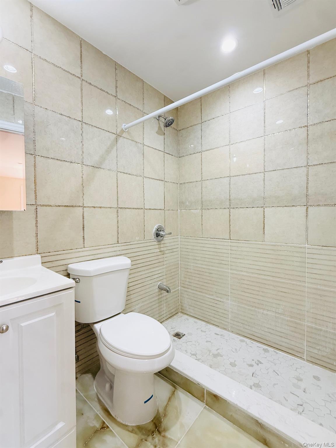 13918 Lakewood Avenue, Unit 2F photo 11