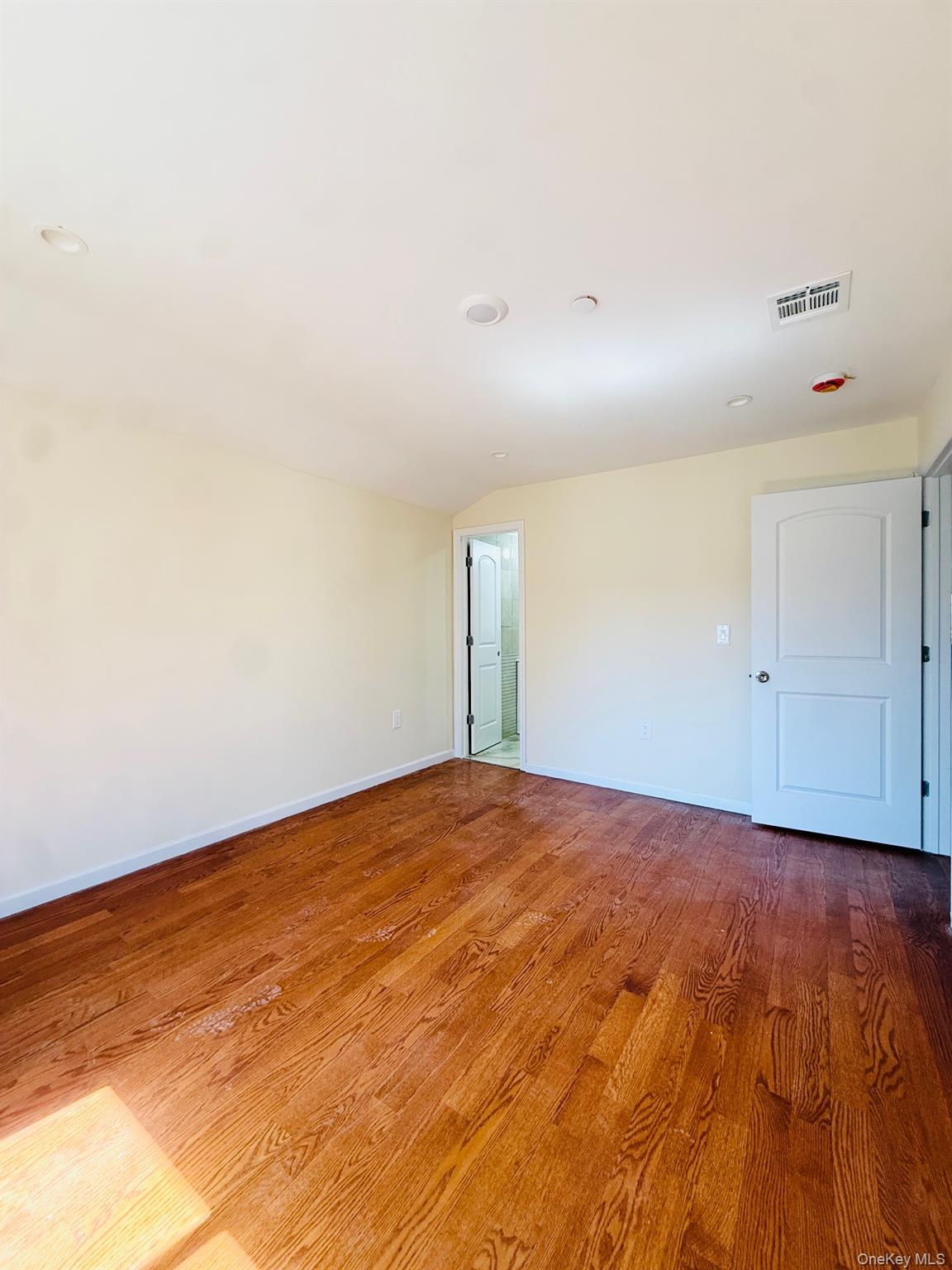 13918 Lakewood Avenue, Unit 2F photo 10