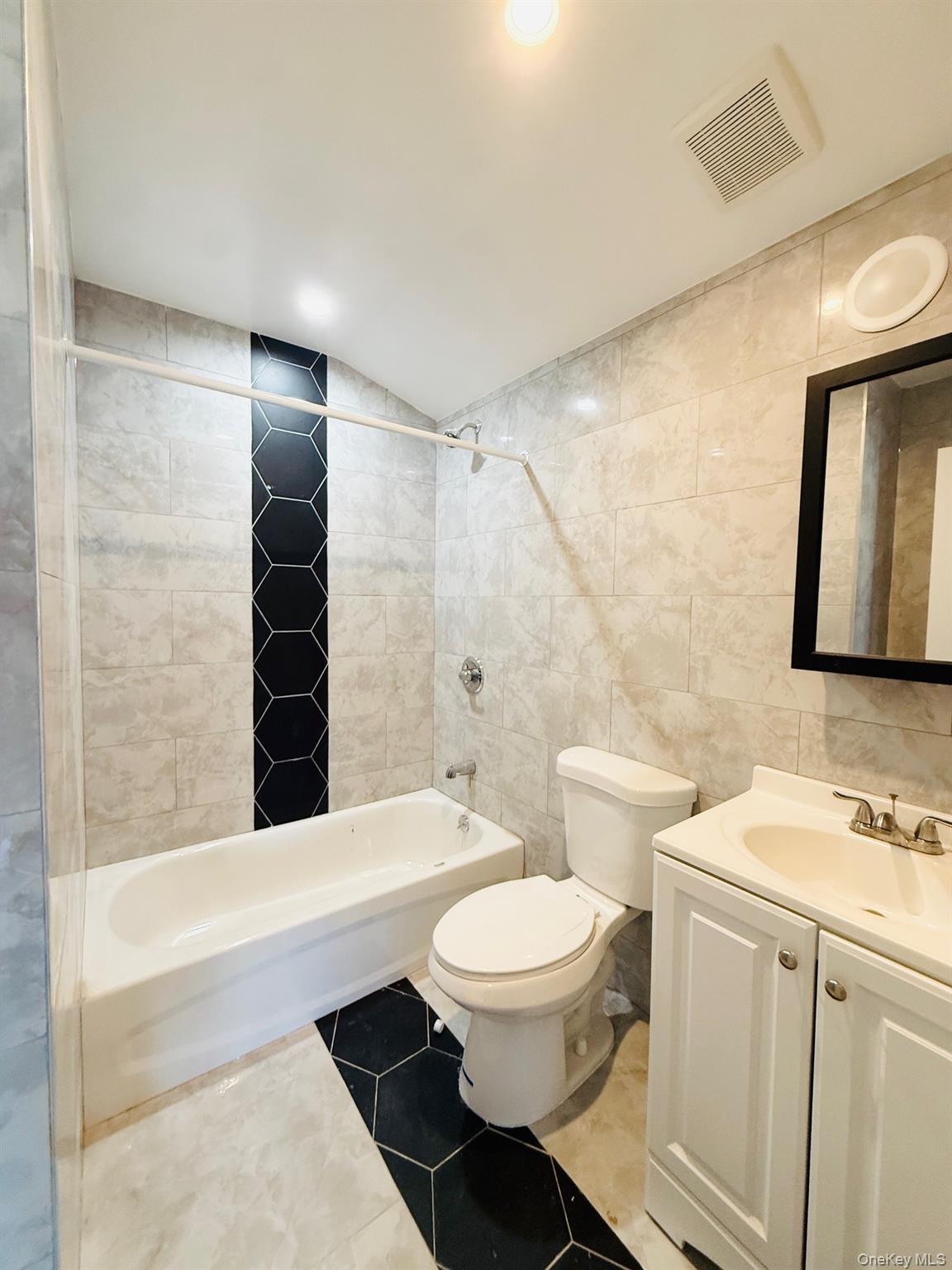 13922 Lakewood Avenue, Unit 2F photo 11