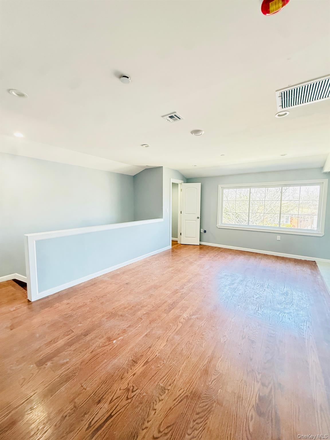 13922 Lakewood Avenue, Unit 2F photo 4