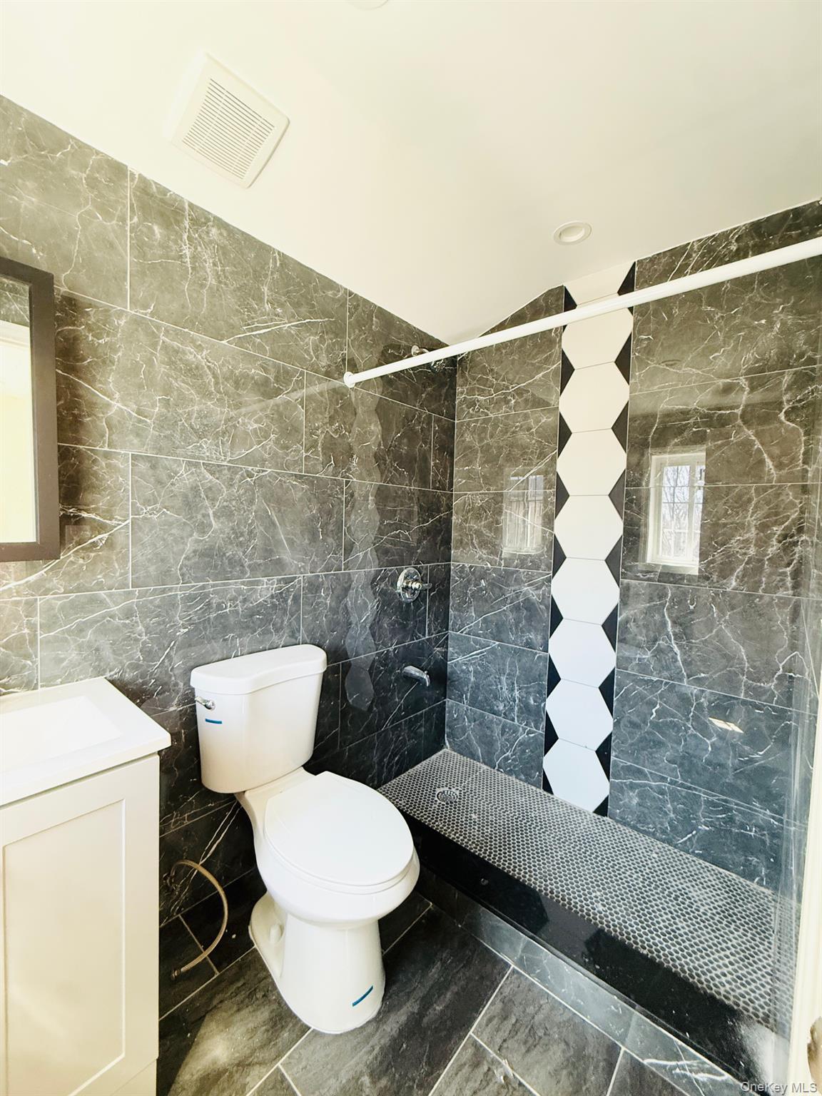 13922 Lakewood Avenue, Unit 2F photo 9