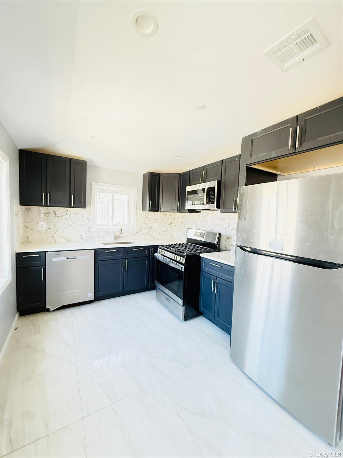 13922 Lakewood Avenue, Unit 2F photo 5