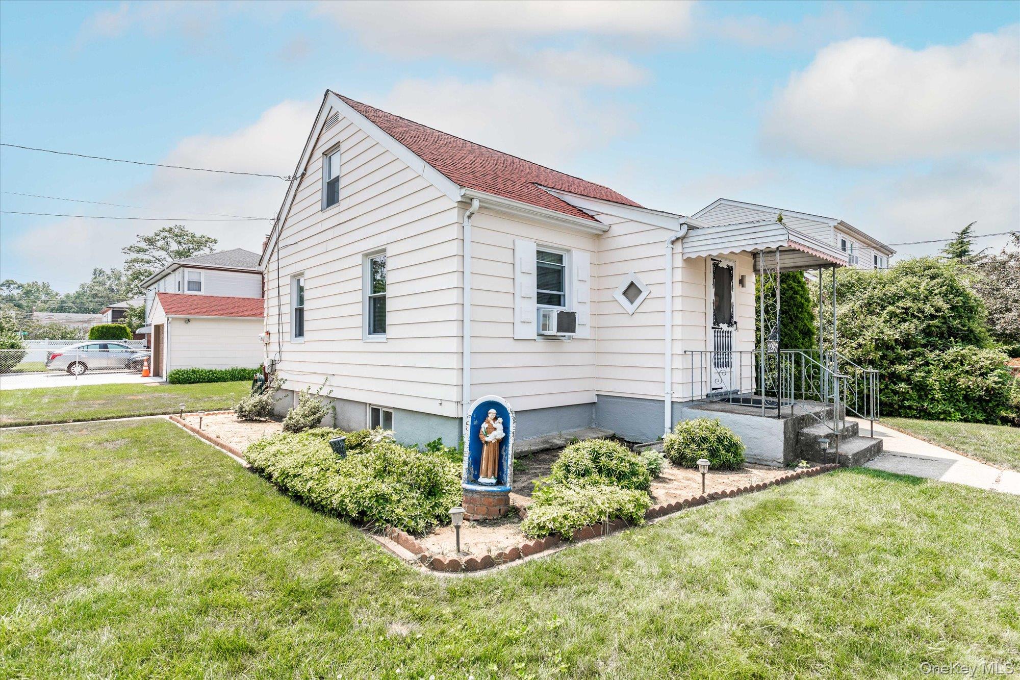 1267 Nelson Street – For Sale photo 2