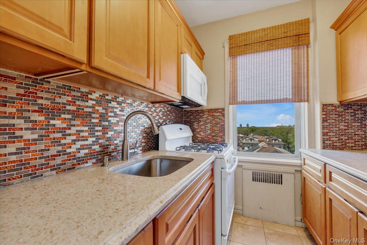 84-49 168th Street, Unit 4S photo 3