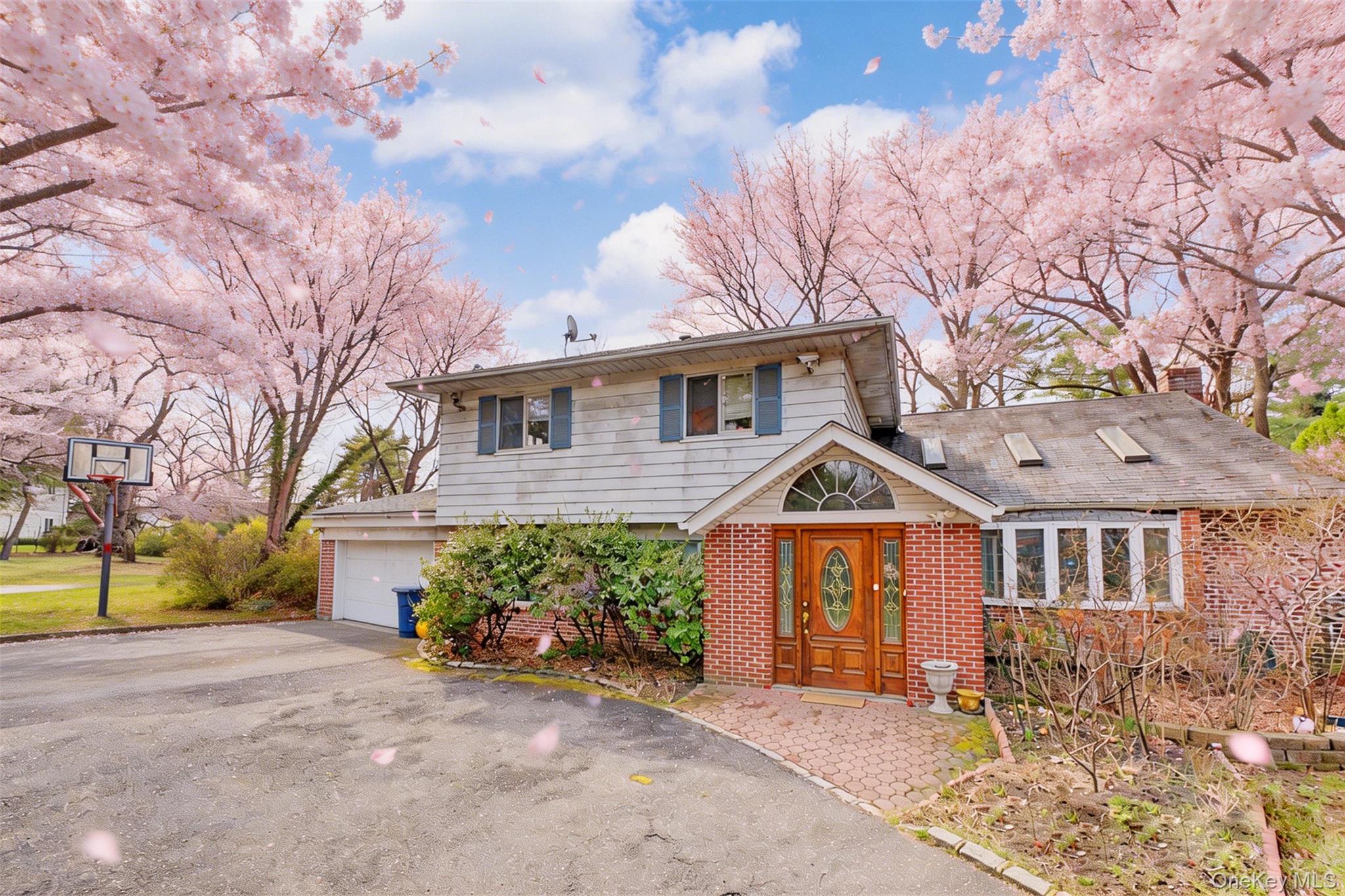 71 Horace Harding Boulevard – For Sale photo 14