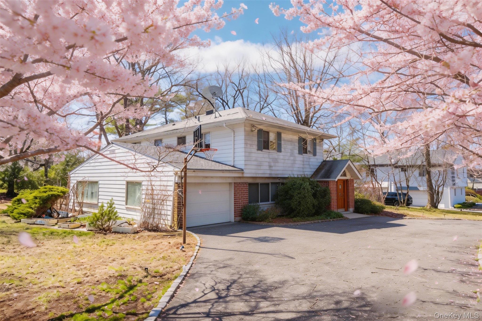 71 Horace Harding Boulevard – For Sale photo 2